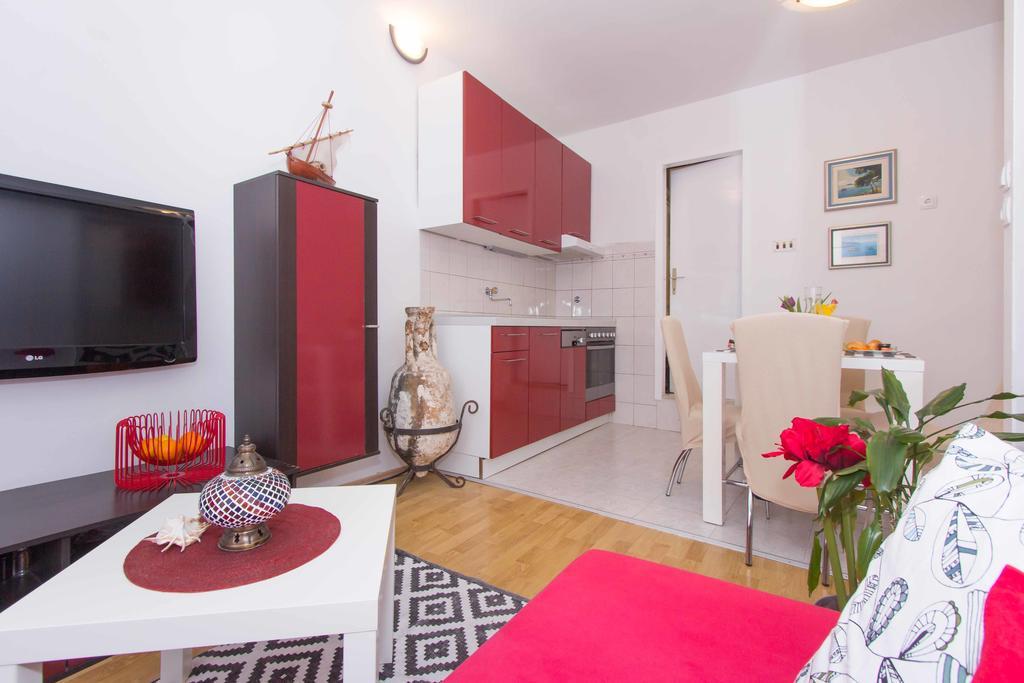 Red Valentino Apartment Split Exterior photo